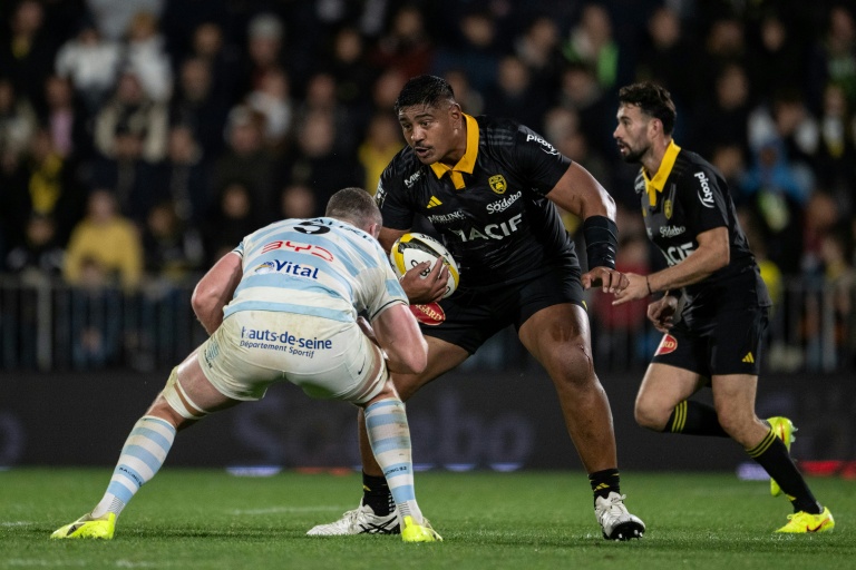 Le deuxième ligne de La Rochelle Will Skelton ballon en main contre Toulon en Top 14 le 4 janvier 2025 à La Rochelle
