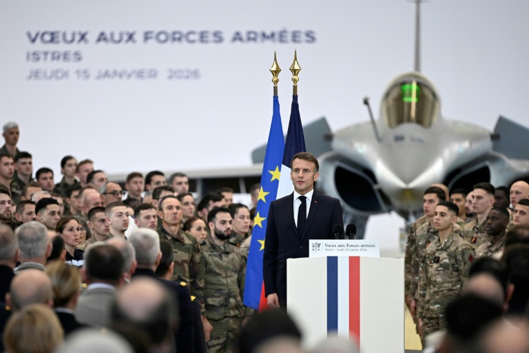 Le président Emmanuel Macron présente ses voeux aux forces armées sur la base aérienne militaire d'Istres, le 15 janvier 2026 dans les Bouches-du-Rhône
