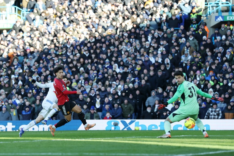 Le milieu de terrain américain de Leeds Brenden Aaronson (à gauche) a ouvert le score contre Manchester United en match de Premier League, le 4 janvier 2026 à Leeds