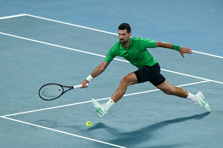 Le Serbe Novak Djokovic lors de sa demi-finale contre l'Italien Jannik Sinner, à l'Open d'Australie 2026, à Melbourne, le 31 janvier 2026
