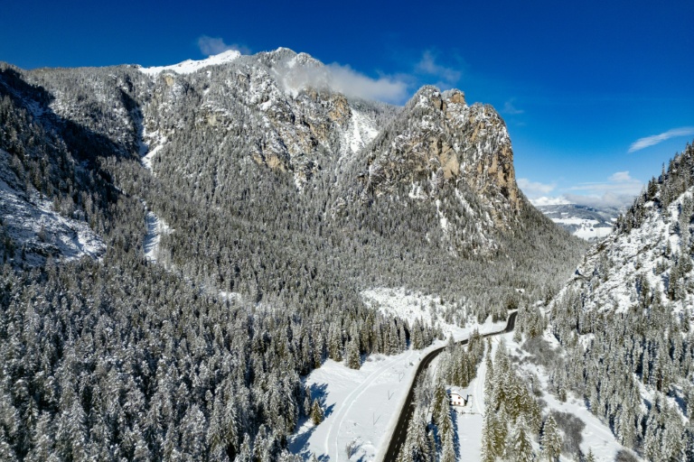 Les cimes enneigées à Toblach, près de Cortina, le 26 janvier 2026