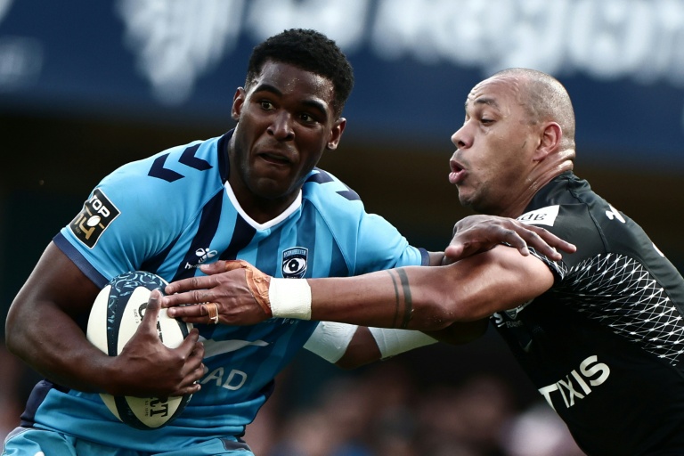 Mael Moustin avec le ballon et Gaël Fickou à Montpellier le 28 février 2026