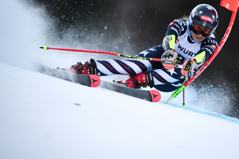 L'Américaine Mikaela Shiffrin en action dans le slalom géant de la Coupe du monde de ski le 3 janvier 2026 à Kranjska Gora en Slovénie