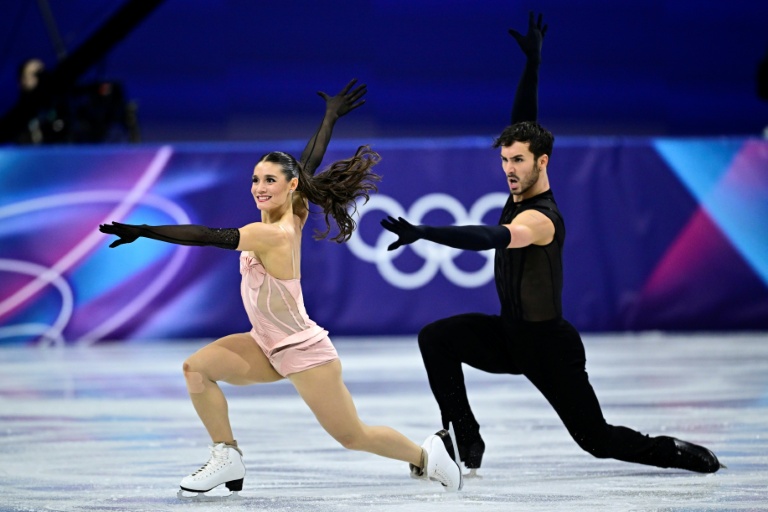 Les patineurs français Laurence Fournier Beaudry and  Guillaume Cizeron, le 9 février 2026 aux JO de Milan Cortina
