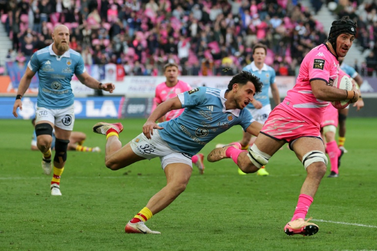 Mathieu Hirigoyen avec le ballon à Paris le 28 février 2026