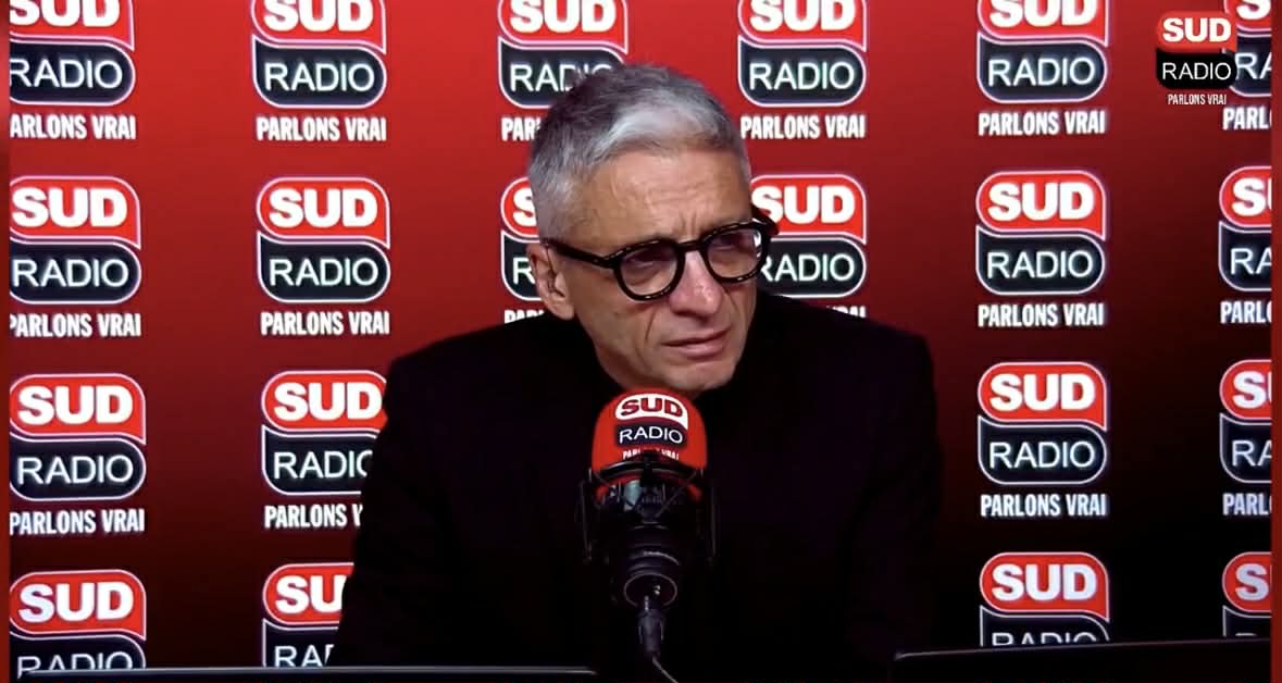 Le salon de l'agriculture débute bientôt. Emmanuel Macron y est attendu, une façon pour discuter avec les agriculteurs en colère.