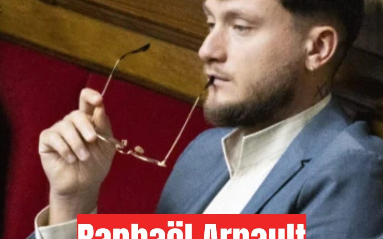 La biographie et le CV de Raphaël Arnault