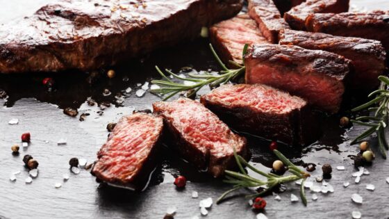 Climat et santé : Le gouvernement appelle à ''limiter'' la consommation de viande