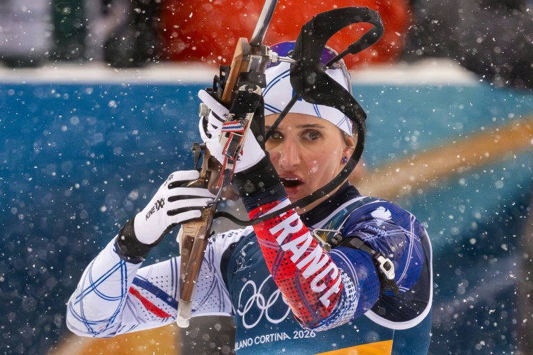 Julia Simon lors de la mass start des Jeux olympiques de Milan Cortina, le 21 février 2026 à Anterselva