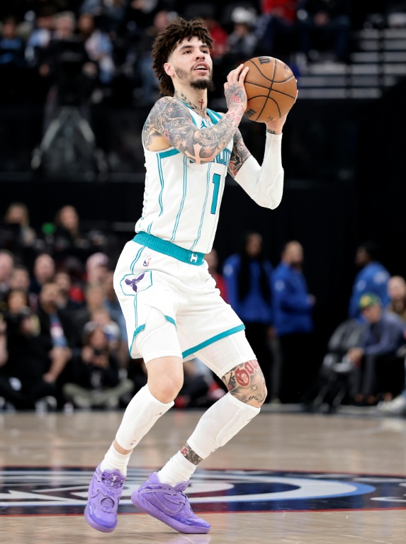 LaMelo Ball, le meneur des Charlotte Hornets, lors d'un match de NBA face aux Los Angeles Clippers, à Inglewood, le 12 janvier 2026