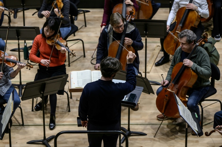 Des musiciens de l'orchestre de Toulouse lors d'une répétition à laquelle assistent des patients psychiatriques à Toulouse, le 10 février 2026