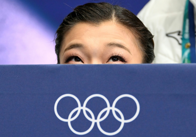 La Japonaise Kaori Sakamoto après avoir participé à l'épreuve de patinage artistique féminin en simple libre par équipe lors des JO de Milan Cortina 2026, le 8 février 2026, à la patinoire de Milan (Italie)