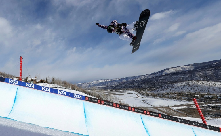 Chloe Kim prend part à une session d'entraînement, le 11 mars 2021 à Aspen, dans le Colorado