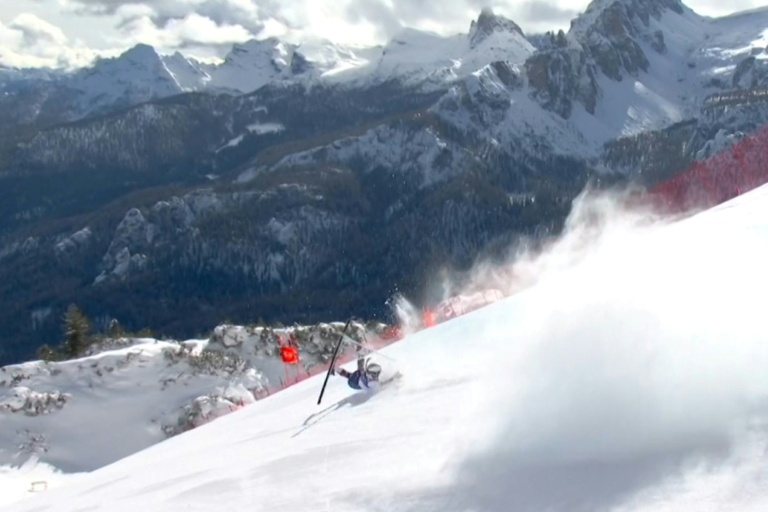 La chute de Lindsey Vonn sur le haut de la descente olympique le 8 février 2026 à Cortina d'Ampezzo