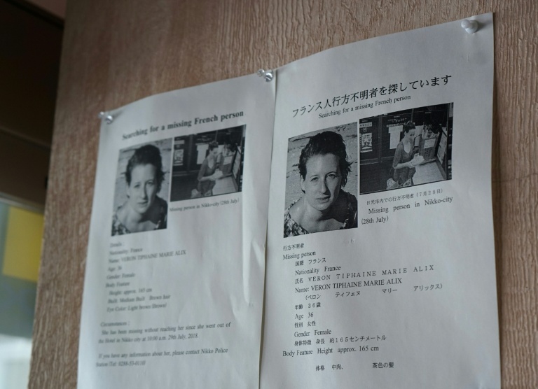 Des affiches demandant des informations sur la touriste française disparue Tiphaine Véron placardées sur un panneau à Nikko, le 23 août 2018 au Japon