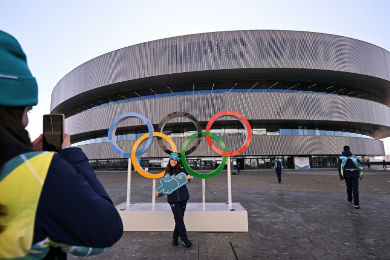 L'Arena Santagiulia de Milan a accueilli jeudi les premières épreuves de hockey sur glace, à la veille de l'ouverture officielle des JO-2026 de Milan Cortina