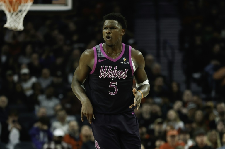 Anthony Edwards réagit durant la rencontre entre Minnesota et Portland, le 24 février 2026 à Portland, dans l'Oregon