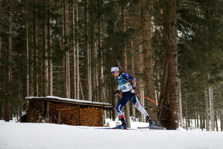 La Française Julia Simon durant le sprint des JO-2026 de Milan Cortina le 14 février 2026 à Anterselva