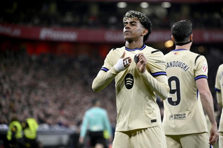 L'attaquant du FC Barcelone Lamine Yamal fête un but contre l'Athletic Bilbao, le 7 mars 2026 à San Mamés