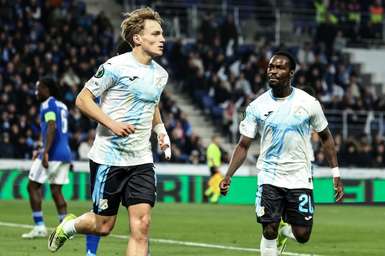 Le milieu de terrain croate Toni Fruk (G) a ouvert le score jeudi au stade de la Meinau face au RC Strasbourg, qui a ensuite égalisé et s'est qualifié pour les quarts de finale de la Ligue Conférence