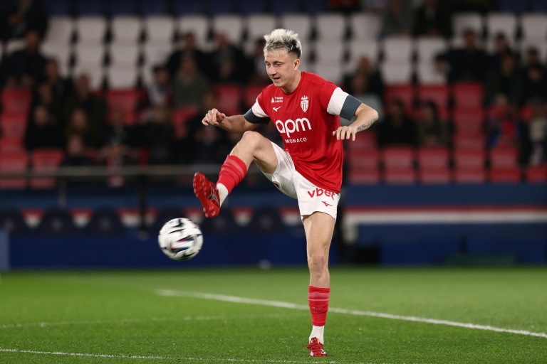Aleksandr Golovin, le milieu offensif russe de Monaco, au cours du match de Ligue 1 contre le PSG le 6 mars 2026 au Parc des Princes