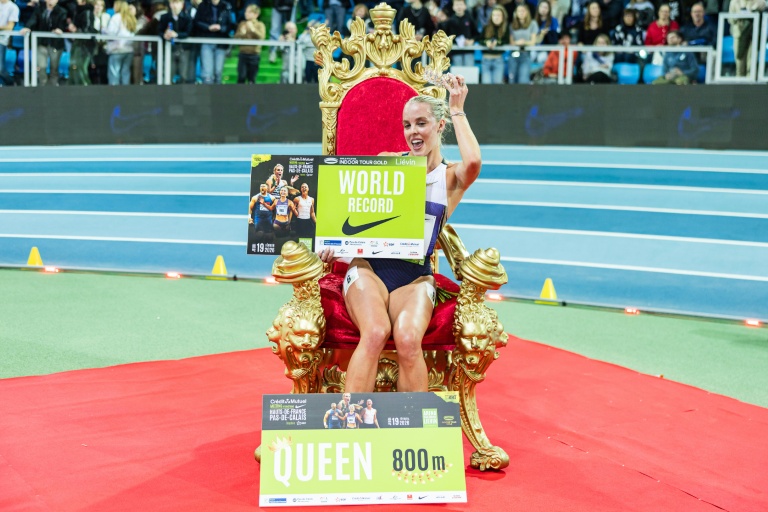 Keely Hodgkinson après avoir battu le record du monde du 800m en salle à Liévin, le 19 février 2026