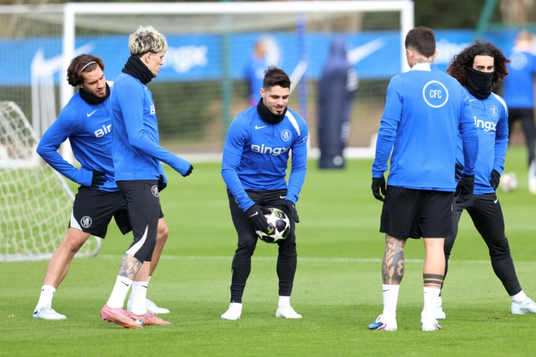 Les joueurs de Chelsea lors d'une séance d'entraînement au centre de Cobham, près de Londres, le 16 mars 2026, à la veille du match contre Paris