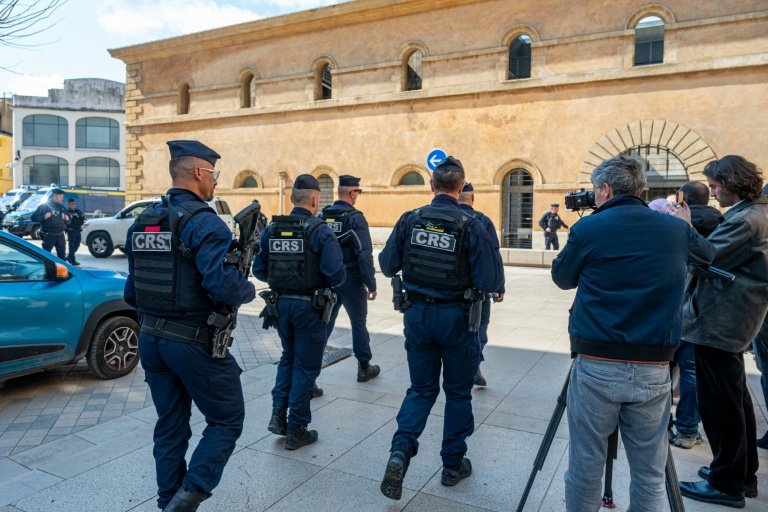 Des CRS devant le palais de justice d'Aix-en-Provence, le 23 mars 2026