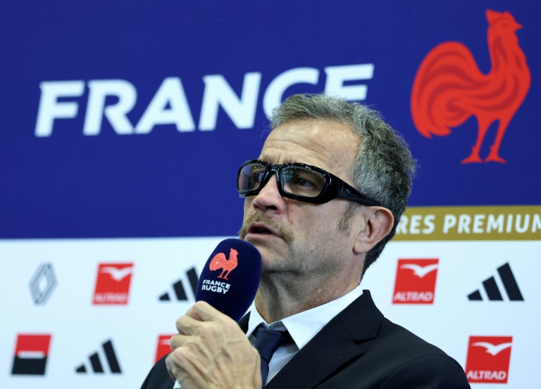 Le sélectionneur du XV de France Fabien Galthié devant la presse à Marcoussis, le 12 mars 2026 en vue du match contre les Anglais en Six Nations