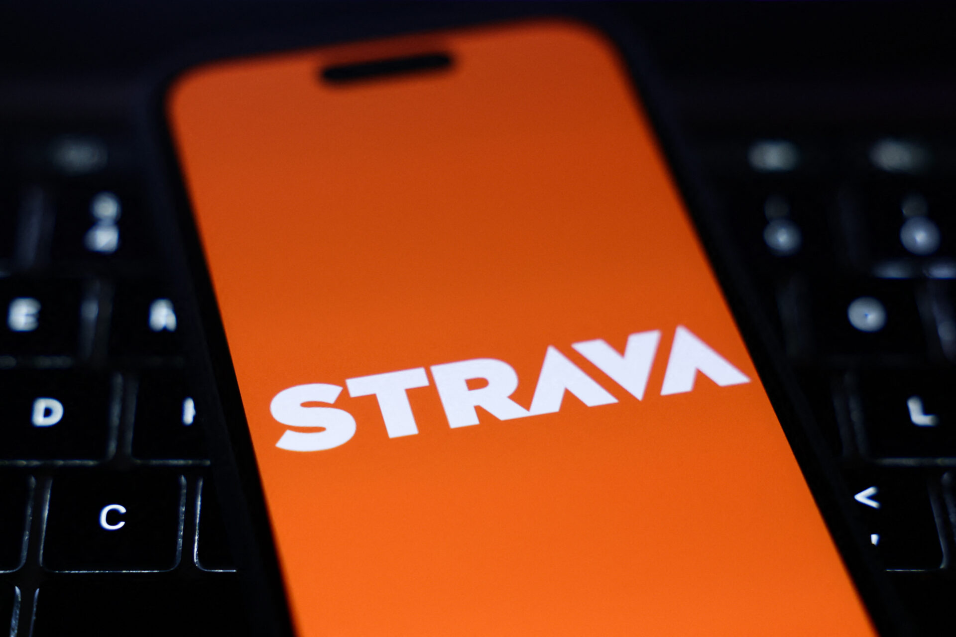 Strava : comment un simple footing a trahi la position du porte-avions Charles de Gaulle