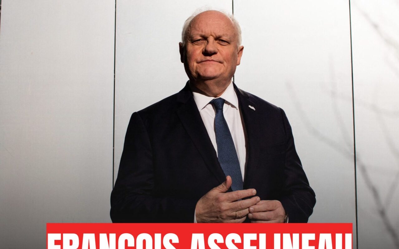 La biographie et le CV de François Asselineau