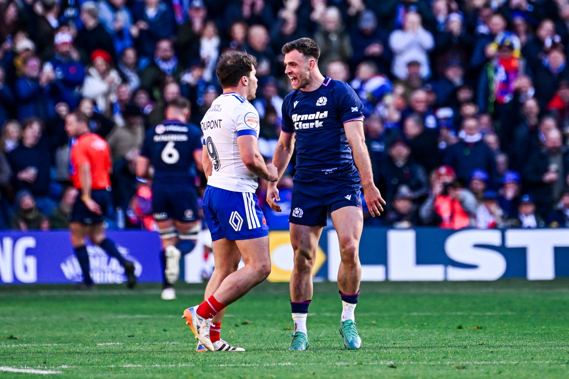 La France s'est lourdement inclinée (50-40) face à l'Écosse à Murrayfield et dit adieu au Grand Chelem.