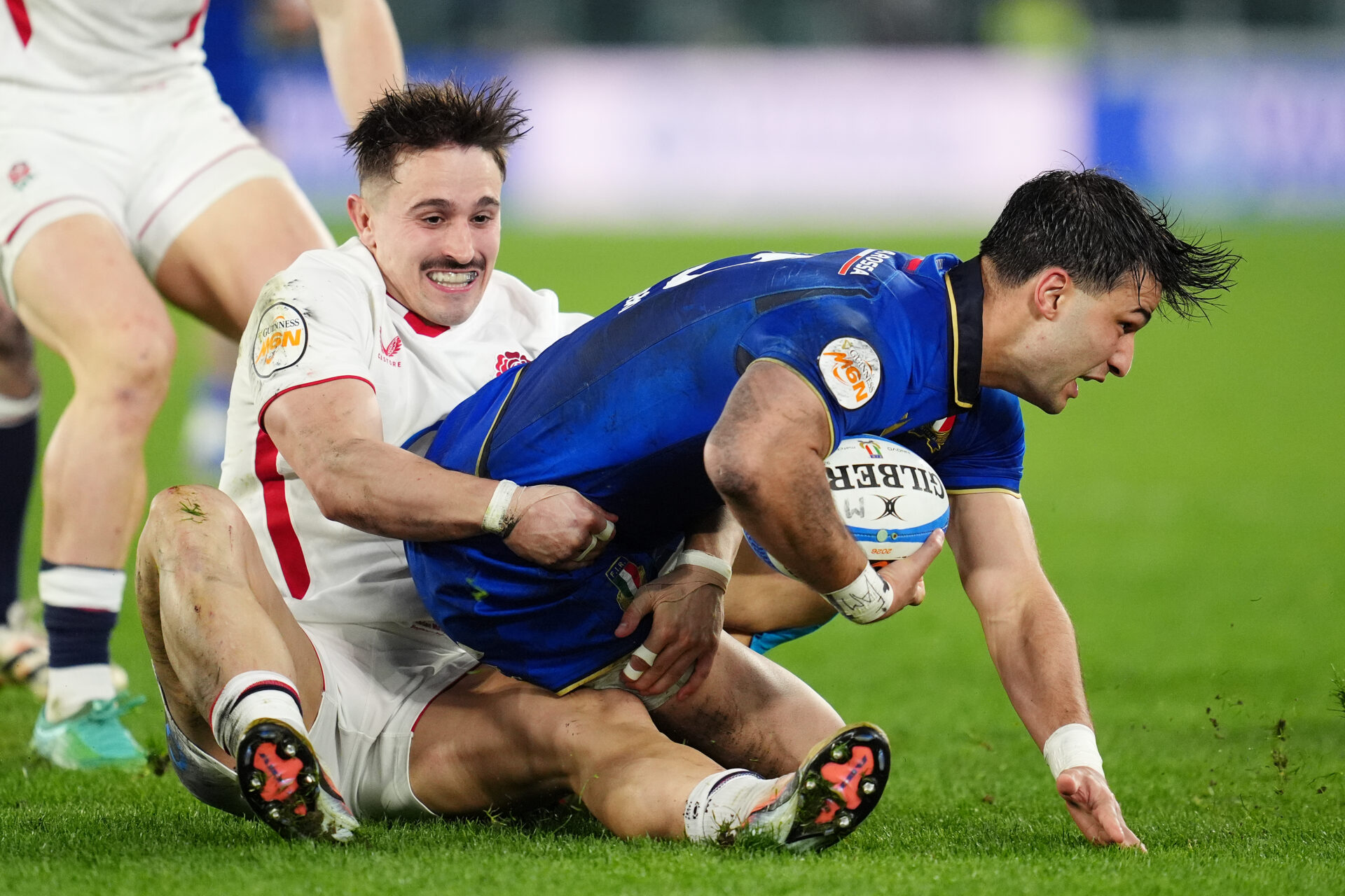 L'Italie réalise un exploit en battant l'Angleterre pour la première fois de son histoire, dans le Tournoi des six Nations.