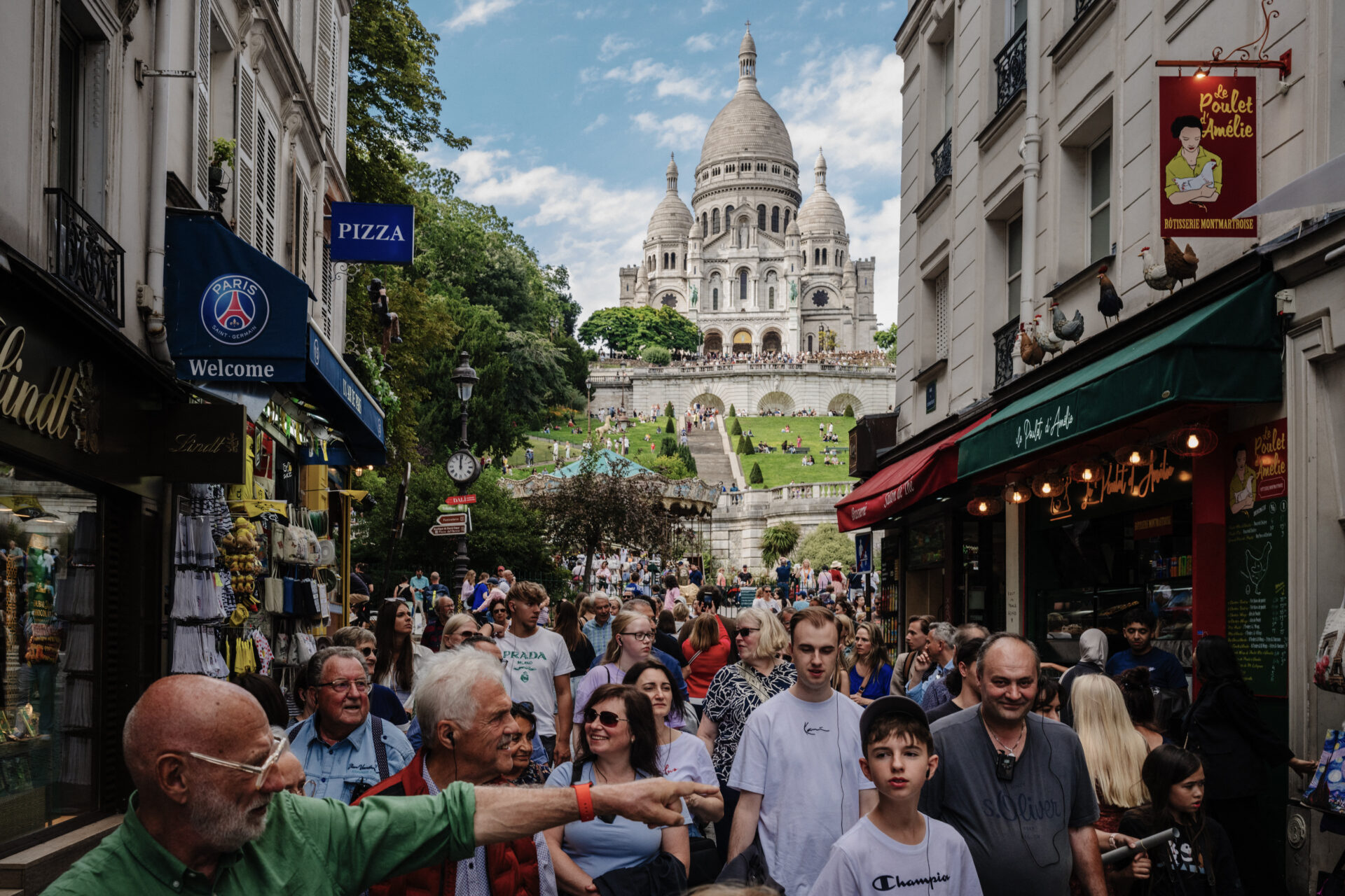 Exemple du surtourisme à Paris, ici à Montmartre