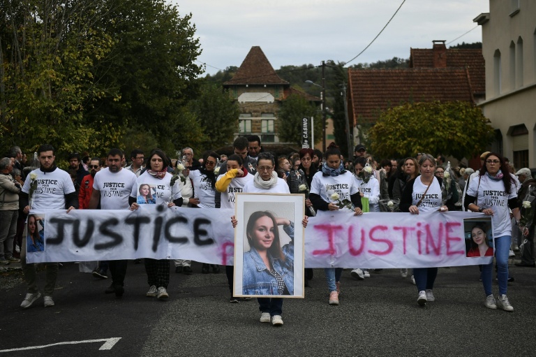 Une marche blanche à la mémoire de Justice Vayrac, le 6 novembre 2022 à Saint-Céré, dans le Lot