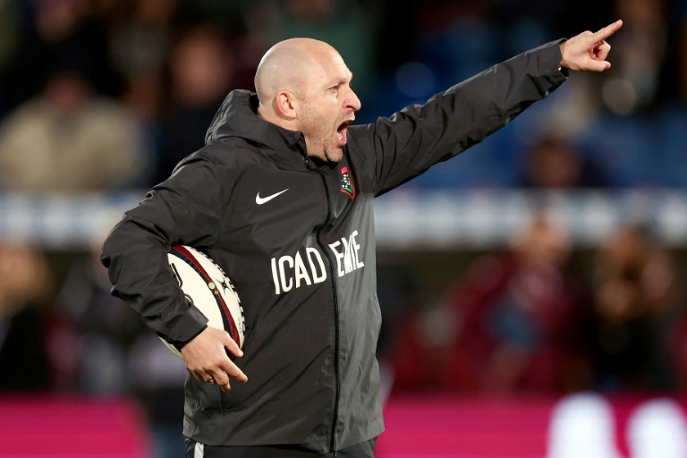 Pierre Mignoni lors du match de Top 14 entre Toulon et l'Union Bordeaux-Bègles au stade Chaban-Delmas de Bordeaux le 21 décembre 2025 en France