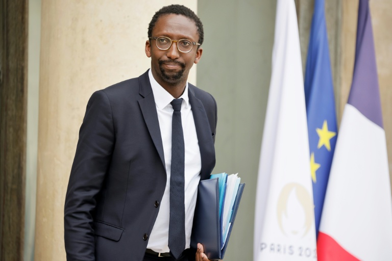 Hervé Berville, alors secrétaire d'Etat chargé de la Mer, quitte l'Elysée après le Conseil des ministres le 3 avril 2024 à Paris