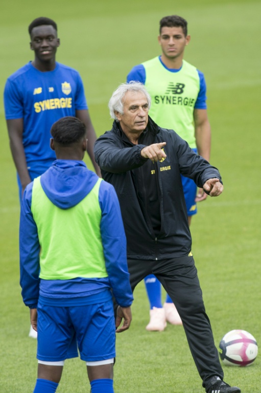 Vahid Halilhodzic dirige l'entraînement des Nantais lors d'une première expérience d'entraîneur du FC Nantes le 2 octobre 2019 à La Jonelière à Nantes