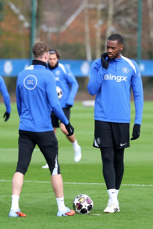 Le défenseur central anglais de Chelsea, Tosin Adarabioyo, participe à l'entraînement, à Cobham, le 16 mars 2026
