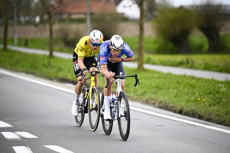 Mathieu van der Poel et Wout van Aert entre Middelkerke et Wevelgem le 29 mars 2026