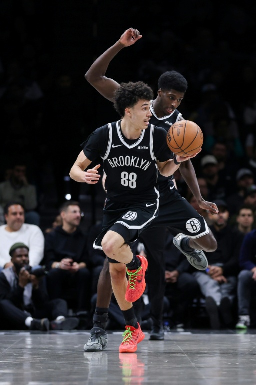 Nolan Traoré, le meneur français des Brooklyn Nets, pendant le premier quart-temps d'un match de NBA contre les San Antonio Spurs, à Brooklyn, le 26 février 2026