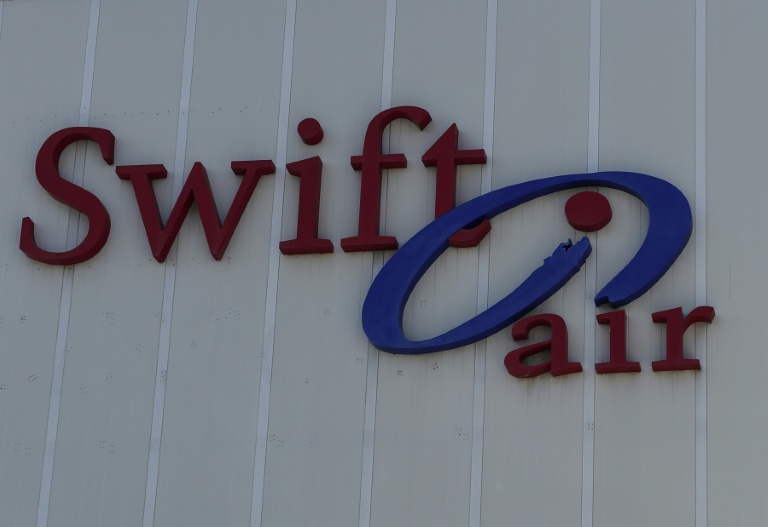 Le logo de la compagnie aérienne espagnole Swiftair à Madrid, le 24 juillet 2014, après la disparition au-dessus de l'Afrique d'un MD-83 d'Air Algérie, loué par Swiftair