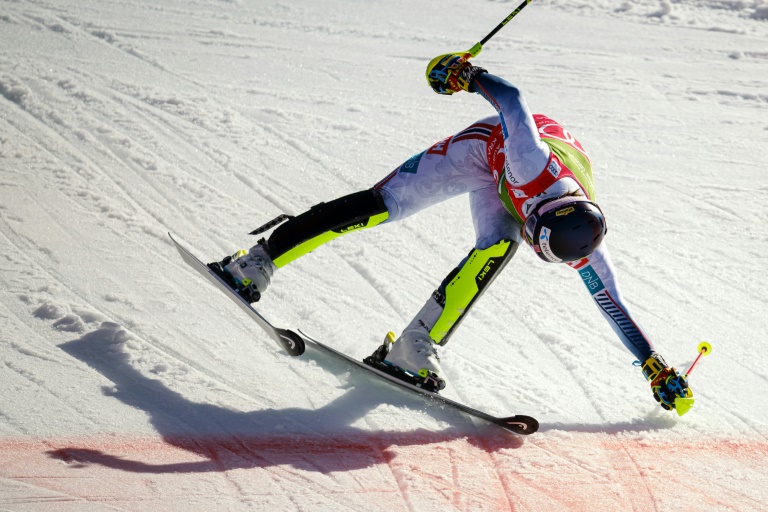 Atle Lie McGrath franbchit la ligne d'arrivée en vainqueur du slalom de Kranjska Gora, le 8 mars 2026