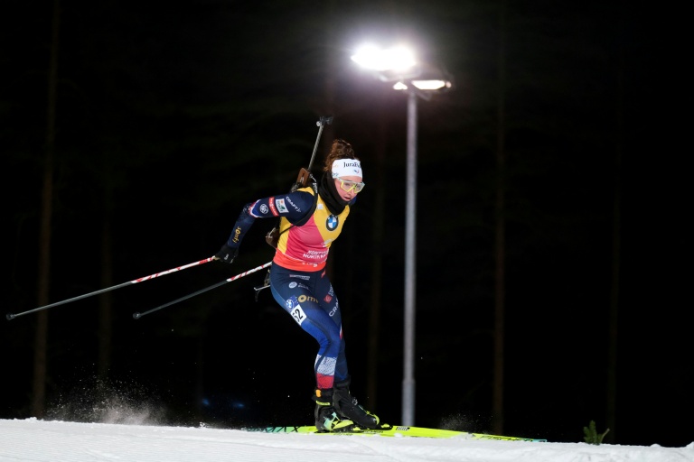 Malgré une 35e place lors de l'individuel de Kontiolahti (Finlande) le 5 mars 2026, Lou Jeanmonnot a remporté le globe de la spécialité