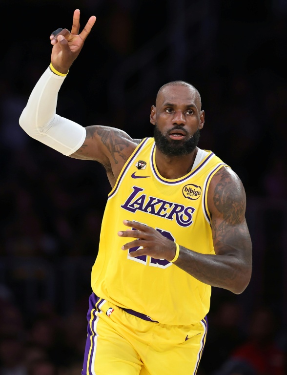 LeBron James lors du match NBA des Los Angeles Lakers contre les Washington Wizards, le 30 mars 2026 à Los Angeles