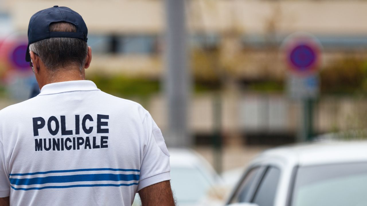 Bally Bagayoko veut désarmer la police municipale. Une décision qui a fait réagir le chef de la police municipale de la commune de Saint-Denis mais également Maud Koffler