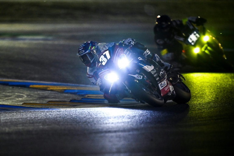 La BMW officielle pilotée ici par le Sud-Africain Steven Odendaal a occupé la tête des 24 Heures du Mans pendant toute la nuit de samedi à dimanche.