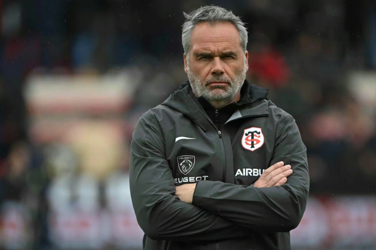 Ugo Mola, l'entraîneur du Stade toulousain, avant le coup d'envoi du match de Top 14 contre Montpellier le 28 mars 2026 au stade Ernest-Wallon à Toulouse
