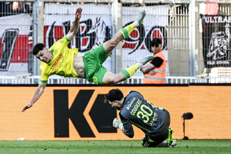Le joueur de Nantes Matthis Abline durant le match de Ligue 1 contre Brest, le 19 avril 2026, à Nantes