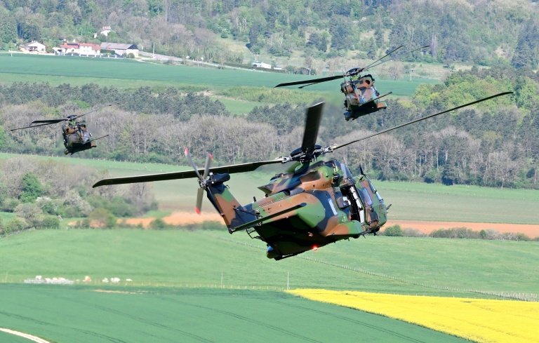 Des hélicoptères français NH90 Caïman lors d'un exercice militaire à Semoutiers-Montsaon, en Haute-Marne, le 23 avril 2026